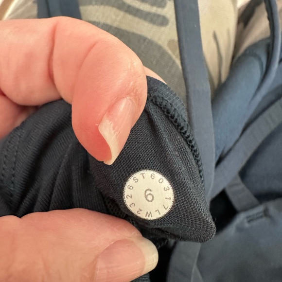 Lululemon Women's Navy/teal Blue Sports Bra - Picture 4 of 4